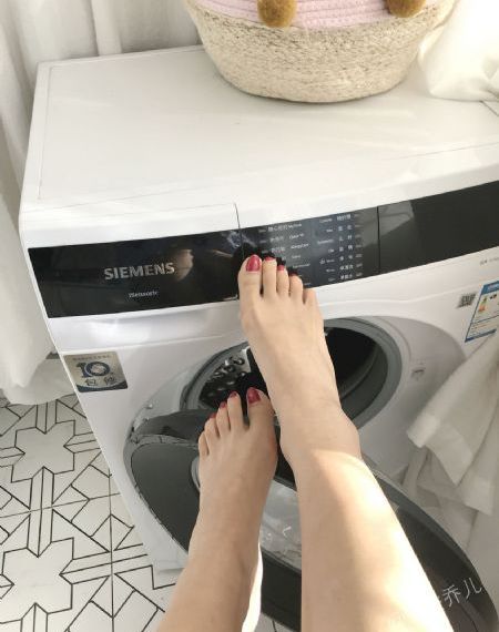 美女的尿口免费