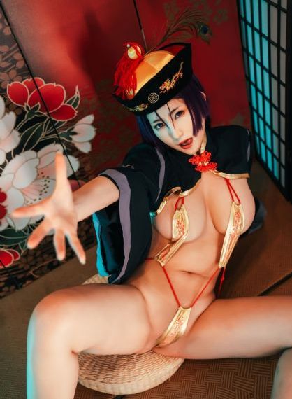 坑神偷拍美眉tp女厕嘘嘘