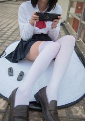 《蜜汁樱桃》作者:苦咖啡